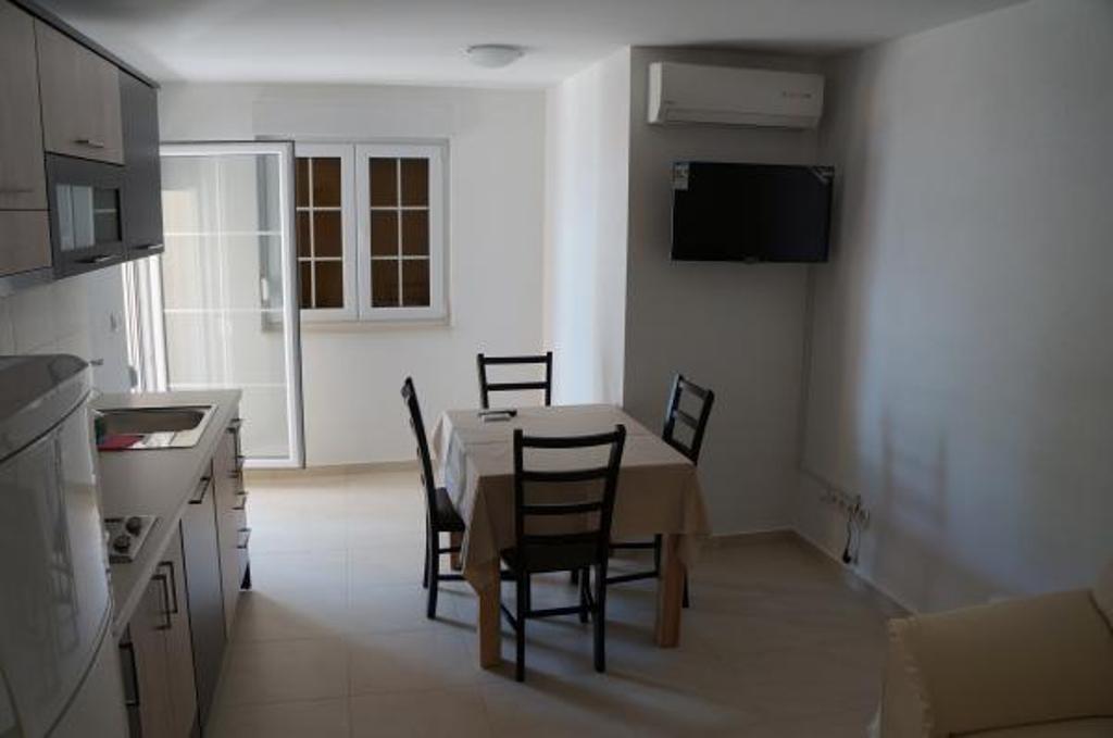 Apartments Karlo Baska Voda Phòng bức ảnh