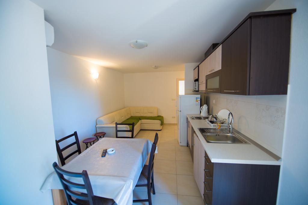 Apartments Karlo Baska Voda Phòng bức ảnh